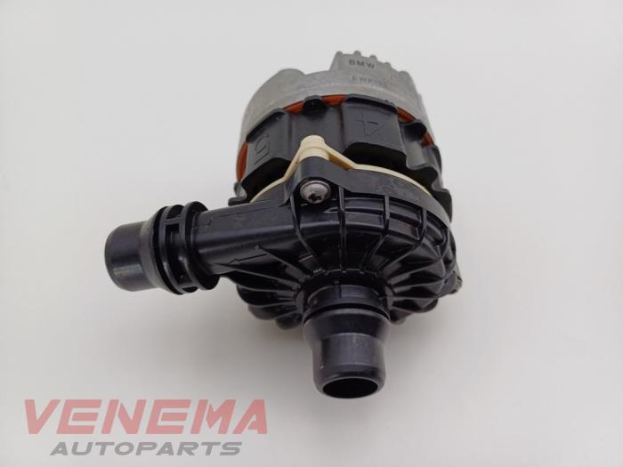 Begagnade Extra vattenpump BMW 3 serie Touring (G21) 330e xDrive 2.0 TwinPower Turbo 16V Pris € 89,99 Marginaltabell erbjuds av Venema Autoparts