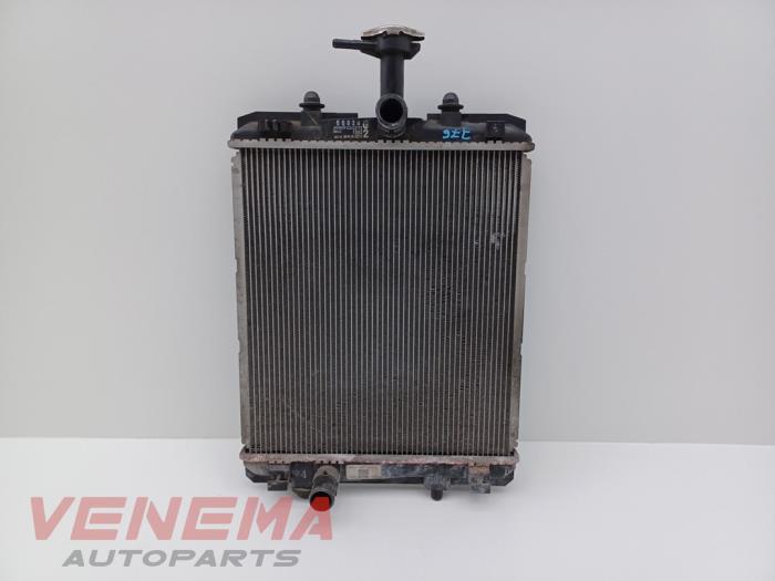 Usagé Radiateur Peugeot 107 1.0 12V Prix € 19,99 Règlement à la marge proposé par Venema Autoparts
