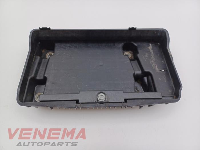 Begagnade Batterilåda Mercedes E (C238) E-300 2.0 Turbo 16V Pris € 29,99 Marginaltabell erbjuds av Venema Autoparts