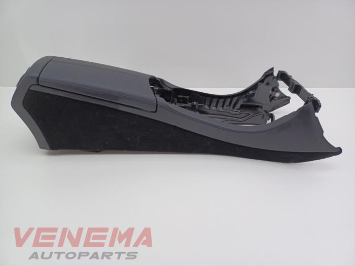 Usagé Console central Mercedes E (C238) E-300 2.0 Turbo 16V Prix € 149,99 Règlement à la marge proposé par Venema Autoparts