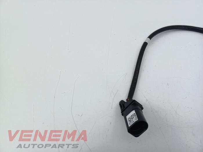 Lambda probe from a Audi A4 Avant (B9) 2.0 35 TFSI Mild Hybrid 16V 2021