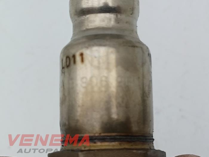 Lambda probe from a Audi A4 Avant (B9) 2.0 35 TFSI Mild Hybrid 16V 2021