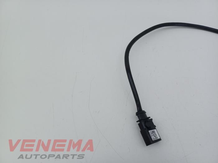 Lambda probe from a Audi A4 Avant (B9) 2.0 35 TFSI Mild Hybrid 16V 2021