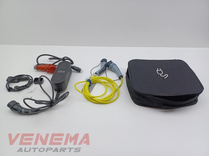 Używane Kabel ladowania hybryda Audi A3 Sportback (8VA/8VF) 1.4 TFSI 16V e-tron Cena € 299,99 Procedura marży oferowane przez Venema Autoparts