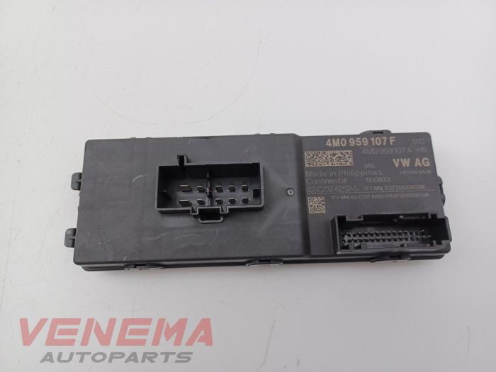 Używane Modul silnika tylnej klapy Audi A4 Avant (B9) 2.0 35 TFSI Mild Hybrid 16V Cena € 49,99 Procedura marży oferowane przez Venema Autoparts