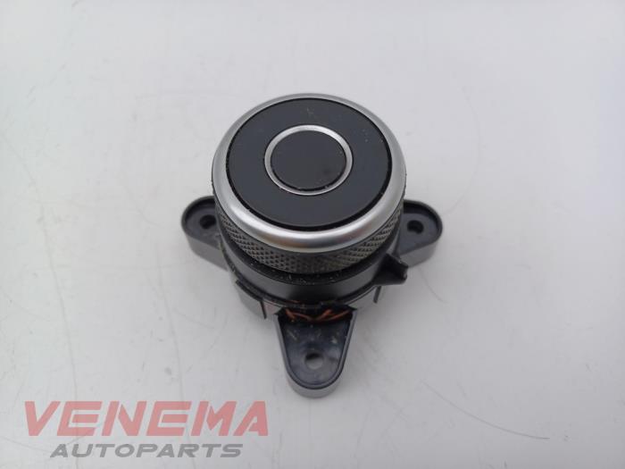 Używane Przelacznik Alfa Romeo Stelvio (949) 2.0 T 16V Q4 Cena € 49,99 Procedura marży oferowane przez Venema Autoparts