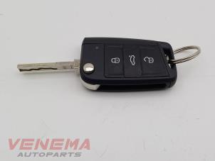 Usados Llave Volkswagen Polo VI (AW1) 1.0 TSI 12V Precio € 49,99 Norma de margen ofrecido por Venema Autoparts