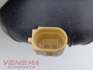 Engine mount from a Audi A4 Avant (B9) 2.0 35 TFSI Mild Hybrid 16V 2021