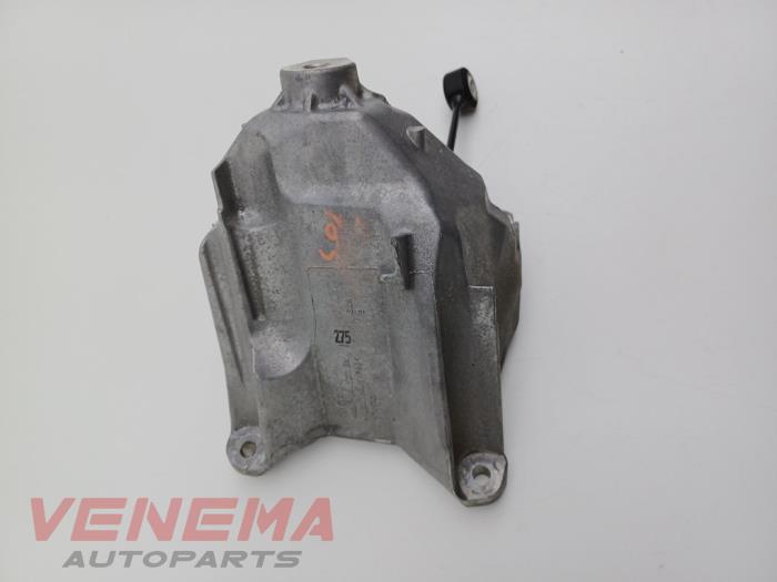 Engine mount from a Audi A4 Avant (B9) 2.0 35 TFSI Mild Hybrid 16V 2021