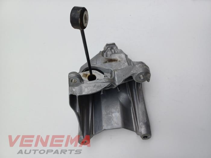 Engine mount from a Audi A4 Avant (B9) 2.0 35 TFSI Mild Hybrid 16V 2021