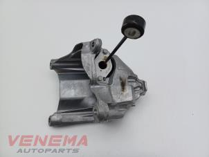 Engine mount from a Audi A4 Avant (B9) 2.0 35 TFSI Mild Hybrid 16V 2021