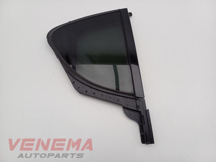 Usados Ventanilla triangular derecha detrás Alfa Romeo Stelvio (949) 2.0 T 16V Q4 Precio € 49,99 Norma de margen ofrecido por Venema Autoparts