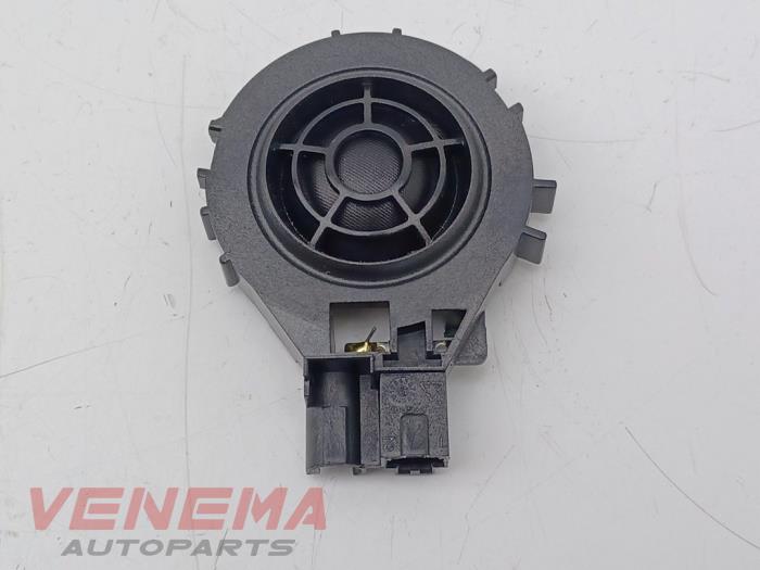 Używane Glosnik Audi Q2 (GAB/GAG) 1.0 TFSI 12V Cena € 9,99 Procedura marży oferowane przez Venema Autoparts