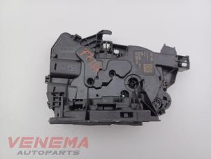 Usagé Serrure portière mécanique 4portes arrière droite Volkswagen Passat Variant (CJ5) 2.0 TDI 16V Prix € 74,99 Règlement à la marge proposé par Venema Autoparts