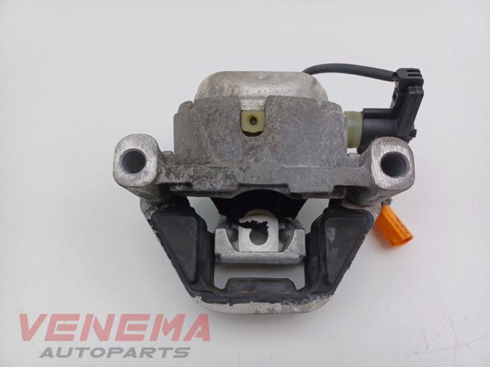 Usagé Support moteur Audi A7 Sportback (4GA/4GF) 3.0 TDI V6 24V Prix € 39,99 Règlement à la marge proposé par Venema Autoparts