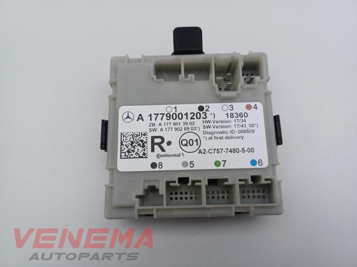 Używane Modul centralnego zamka Mercedes A (177.0) 2.0 A-220 Turbo 16V Cena € 14,99 Procedura marży oferowane przez Venema Autoparts