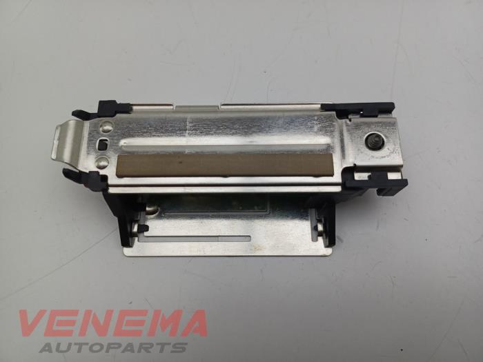 Używane Antena Mercedes A (177.0) 2.0 A-220 Turbo 16V Cena € 9,99 Procedura marży oferowane przez Venema Autoparts