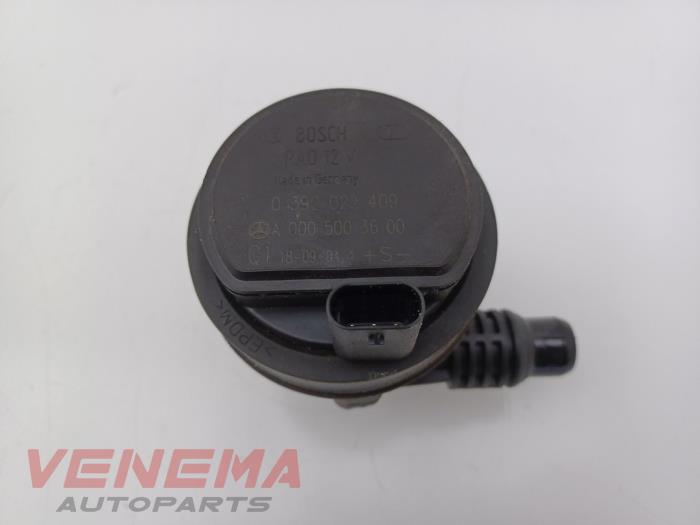 Begagnade Vattenpump Mercedes A (177.0) 2.0 A-220 Turbo 16V Pris € 49,99 Marginaltabell erbjuds av Venema Autoparts