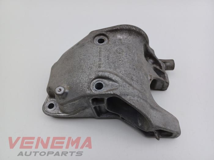 Used Engine mount Mercedes A (177.0) 2.0 A-220 Turbo 16V Price € 54,99 Margin scheme offered by Venema Autoparts