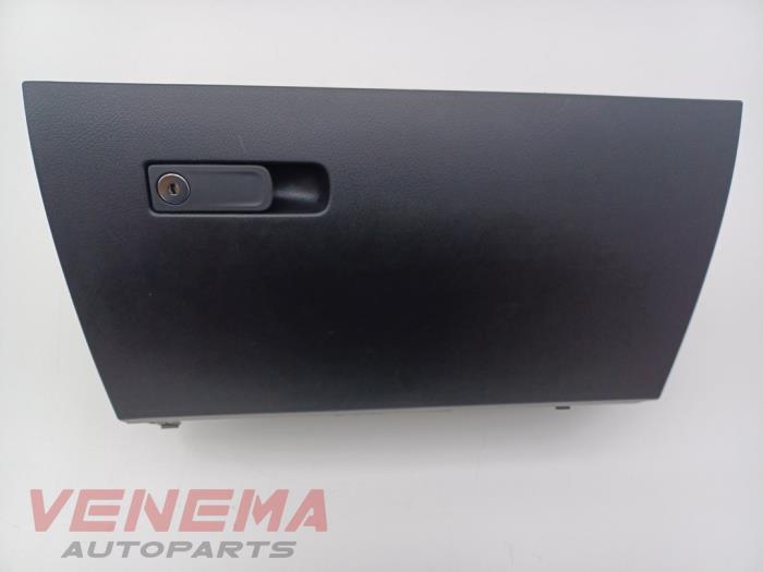 Begagnade Handskfack Mercedes A (177.0) 2.0 A-220 Turbo 16V Pris € 64,99 Marginaltabell erbjuds av Venema Autoparts