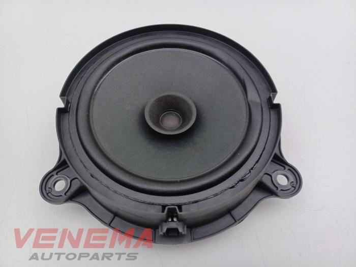 Używane Glosnik Nissan Qashqai (J12) 1.3 DIG-T MHEV 16V Cena € 29,99 Procedura marży oferowane przez Venema Autoparts