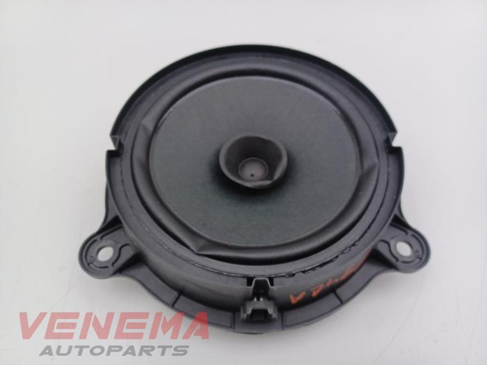 Używane Glosnik Nissan Qashqai (J12) 1.3 DIG-T MHEV 16V Cena € 29,99 Procedura marży oferowane przez Venema Autoparts