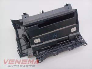 Handskfack från en Nissan Qashqai (J12) 1.3 DIG-T MHEV 16V 2025