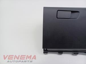 Handskfack från en Nissan Qashqai (J12) 1.3 DIG-T MHEV 16V 2025