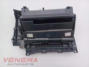 Handskfack från en Nissan Qashqai (J12) 1.3 DIG-T MHEV 16V 2025