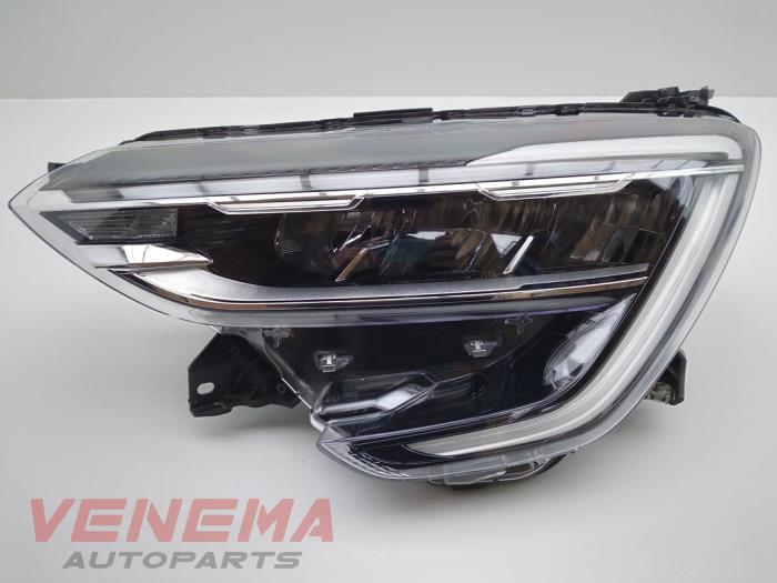 Używane Reflektor lewy Renault Arkana (RJLL) 1.6 E-Tech 145 16V Cena € 699,99 Procedura marży oferowane przez Venema Autoparts