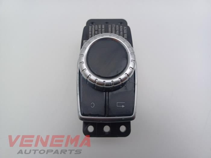 Usados Botón I-Drive Mercedes A (W176) 1.5 A-180 CDI, A-180d 16V Precio € 19,99 Norma de margen ofrecido por Venema Autoparts