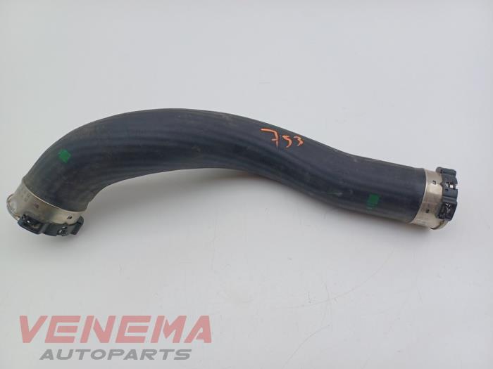 Usagé Tuyau intercooler Mercedes A (W176) 1.5 A-180 CDI, A-180d 16V Prix € 24,99 Règlement à la marge proposé par Venema Autoparts