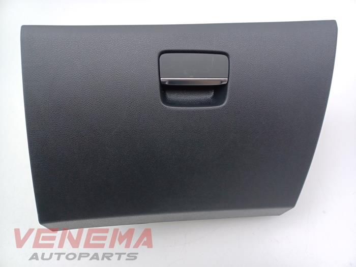 Begagnade Handskfack Mercedes A (W176) 1.5 A-180 CDI, A-180d 16V Pris € 44,99 Marginaltabell erbjuds av Venema Autoparts
