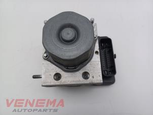 ABS-pump från en Mercedes-Benz A (W176) 1.5 A-180 CDI, A-180d 16V 2015