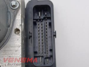 ABS-pump från en Mercedes-Benz A (W176) 1.5 A-180 CDI, A-180d 16V 2015
