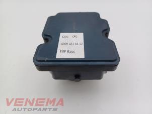 ABS-pump från en Mercedes-Benz A (W176) 1.5 A-180 CDI, A-180d 16V 2015