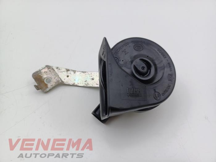 Używane Klakson Mercedes A (W176) 1.5 A-180 CDI, A-180d 16V Cena € 14,99 Procedura marży oferowane przez Venema Autoparts