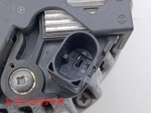 Dynamo van een Mercedes-Benz A (W176) 1.5 A-180 CDI, A-180d 16V 2015