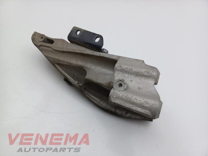 Engine mount from a Volkswagen Transporter T6 2.0 TDI 150 4Motion 2020