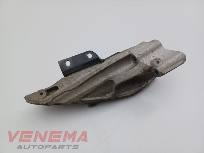 Engine mount from a Volkswagen Transporter T6 2.0 TDI 150 4Motion 2020