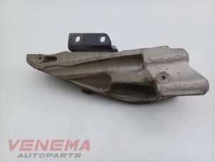 Engine mount from a Volkswagen Transporter T6 2.0 TDI 150 4Motion 2020