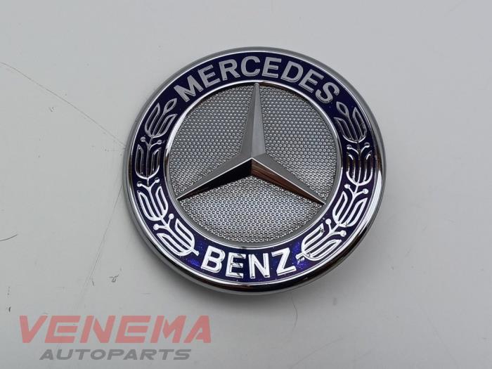 Begagnade Emblem Mercedes GLC (X253) 2.0 260 16V 4-Matic Pris € 19,99 Marginaltabell erbjuds av Venema Autoparts