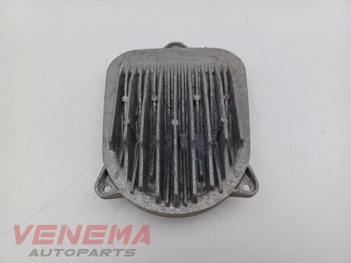 Używane Modułowy reflektor LED Mercedes GLC (X253) 2.0 260 16V 4-Matic Cena € 59,99 Procedura marży oferowane przez Venema Autoparts