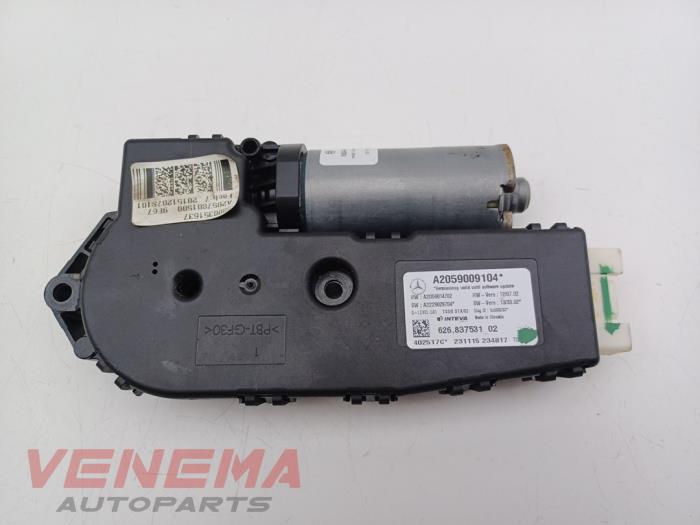 Używane Silnik szyberdachu Mercedes GLC (X253) 2.0 260 16V 4-Matic Cena € 74,99 Procedura marży oferowane przez Venema Autoparts