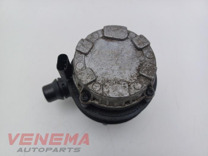 Begagnade Vattenpump Mercedes GLC (X253) 2.0 260 16V 4-Matic Pris € 29,99 Marginaltabell erbjuds av Venema Autoparts