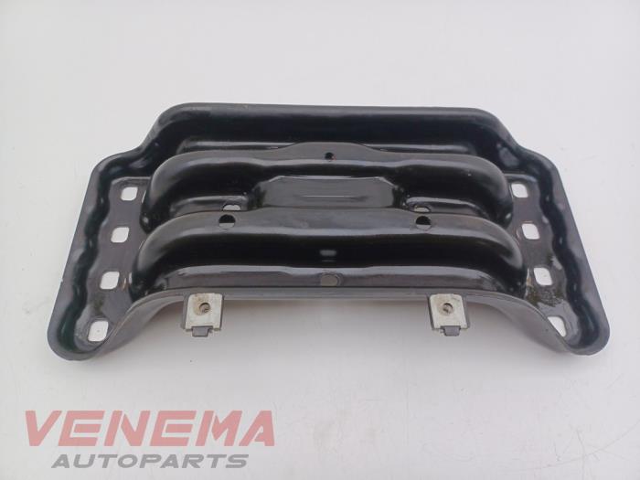 Used Engine mount Mercedes GLC (X253) 2.0 260 16V 4-Matic Price € 39,99 Margin scheme offered by Venema Autoparts