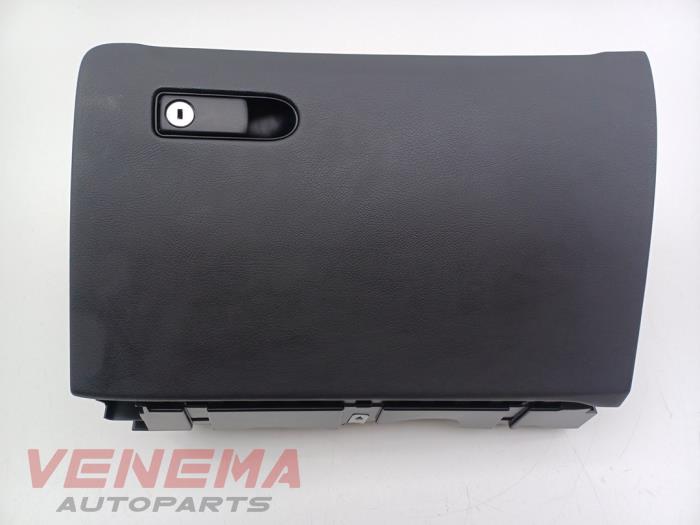 Begagnade Handskfack Mercedes GLC (X253) 2.0 260 16V 4-Matic Pris € 79,99 Marginaltabell erbjuds av Venema Autoparts