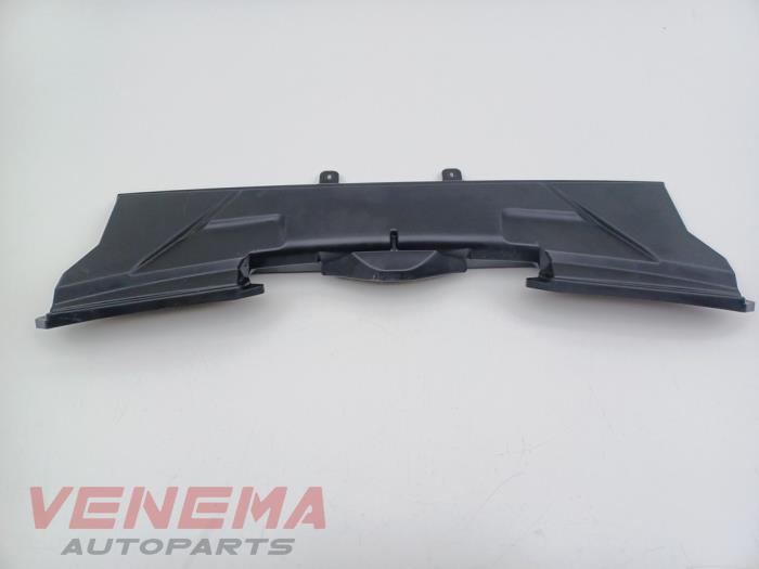 Begagnade Lufttratt BMW 3 serie Touring (E91) 320i 16V Pris € 14,99 Marginaltabell erbjuds av Venema Autoparts
