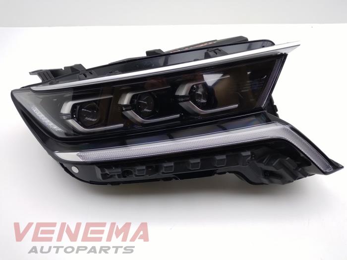 Używane Reflektor prawy Kia Sorento IV (MQ4) 2.2 CRDi 16V 4x2 Cena € 699,99 Procedura marży oferowane przez Venema Autoparts