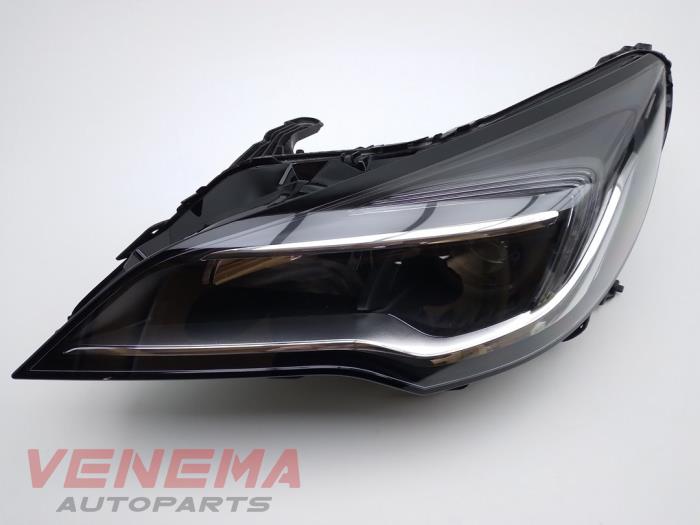 Używane Reflektor lewy Opel Astra K Sports Tourer 1.4 Turbo 16V Cena € 199,99 Procedura marży oferowane przez Venema Autoparts